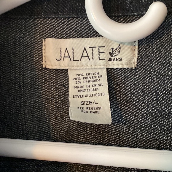 Large jalate crop Jean jacket. Never worn. - Picture 3 of 4